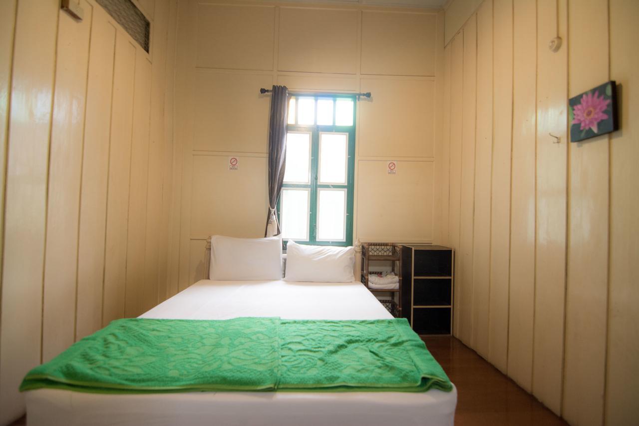 Samsen Sam Place Bangkok Exteriör bild