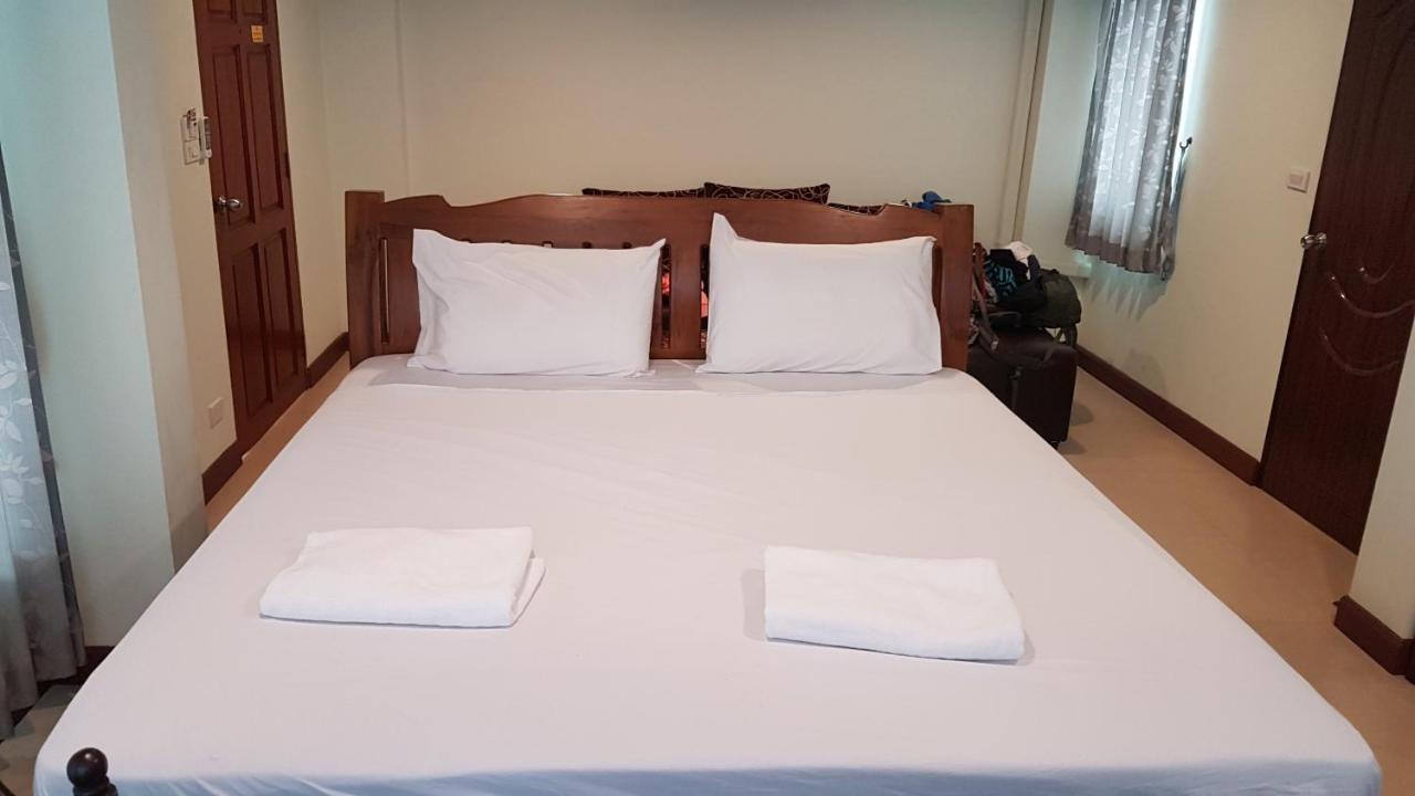 Samsen Sam Place Bangkok Exteriör bild